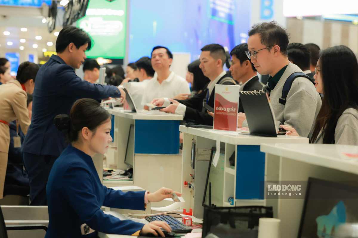 Multi-route air tickets are still available to meet the needs of passengers during the holidays. Photo: Hai Nguyen