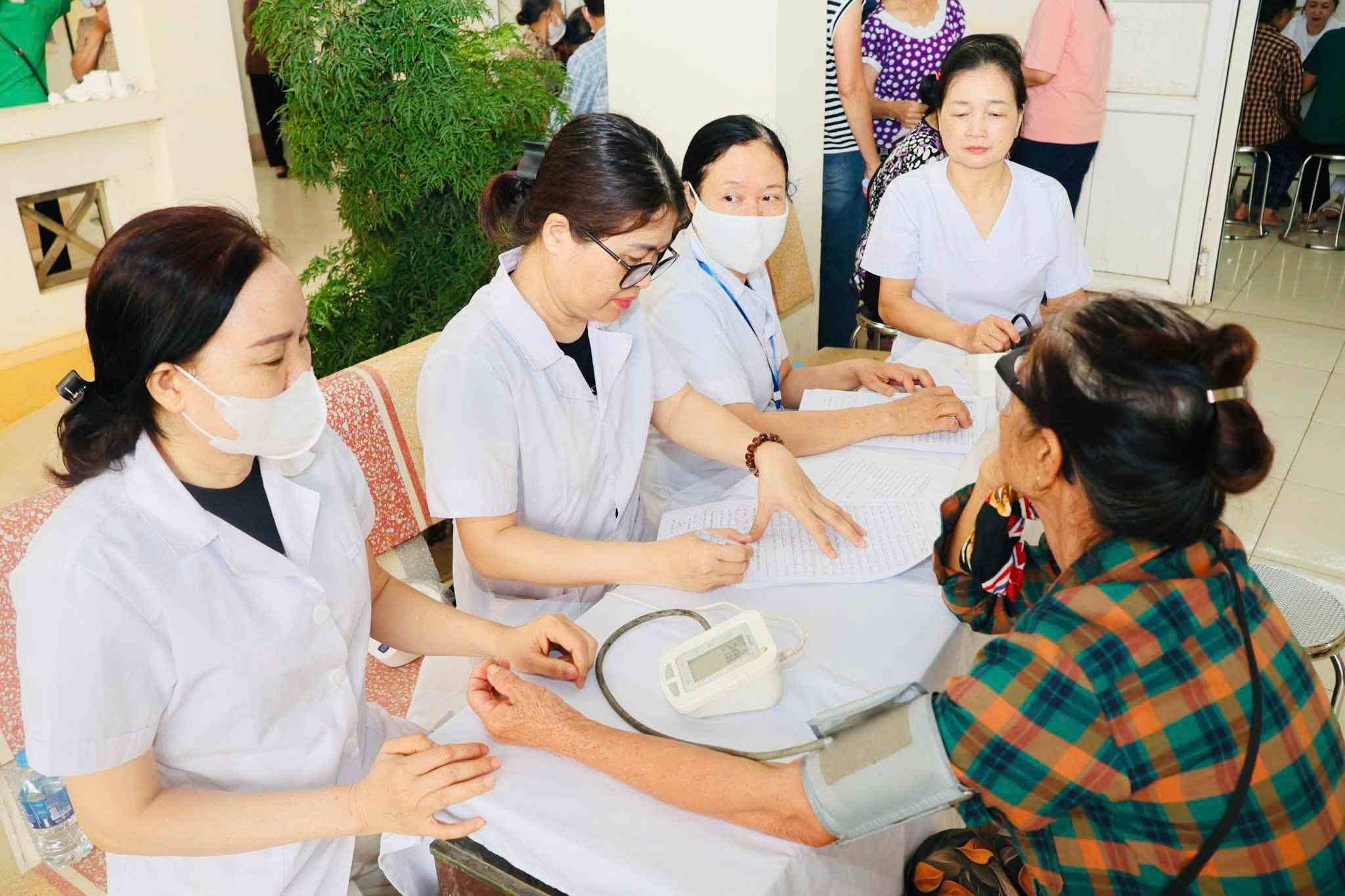 Medical examination for people at a health station in Bac Ninh. Photo: Bac Ninh Department of Health