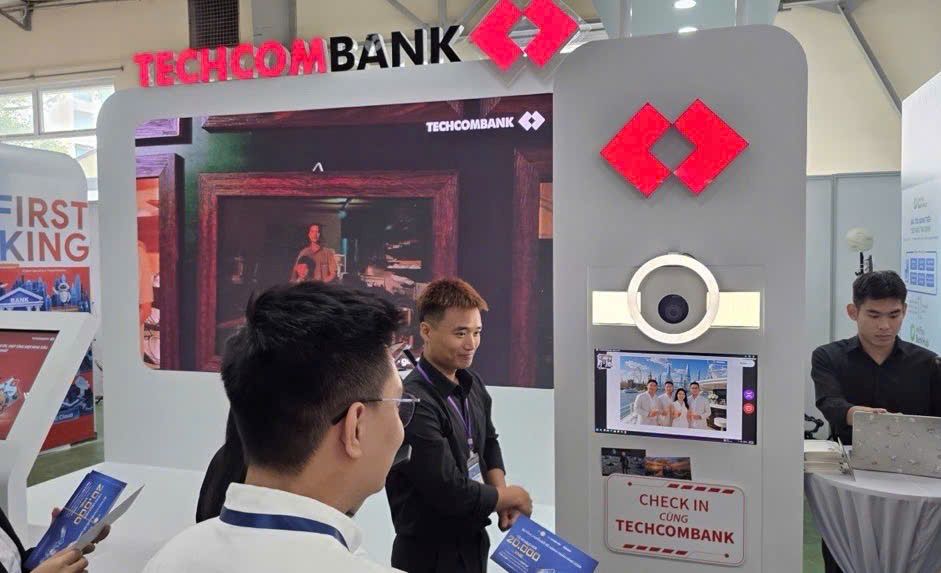 Techcombank đẩy mạnh chiến lược AI-first, mở rộng hợp tác hệ sinh thái và phát triển các giải pháp tài chính thông minh nhằm nâng cao trải nghiệm khách hàng. Ảnh: Techcombank