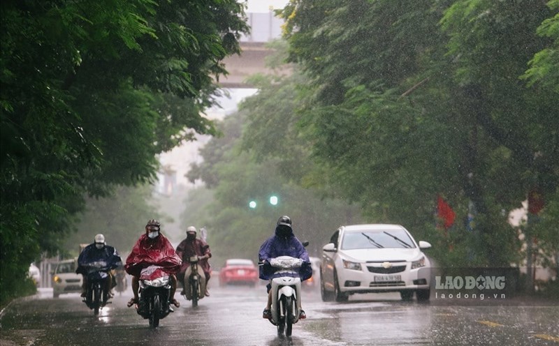 Hanoi weather forecast with moderate rain, heavy rain and thunderstorms from tonight August 18. Photo: To The