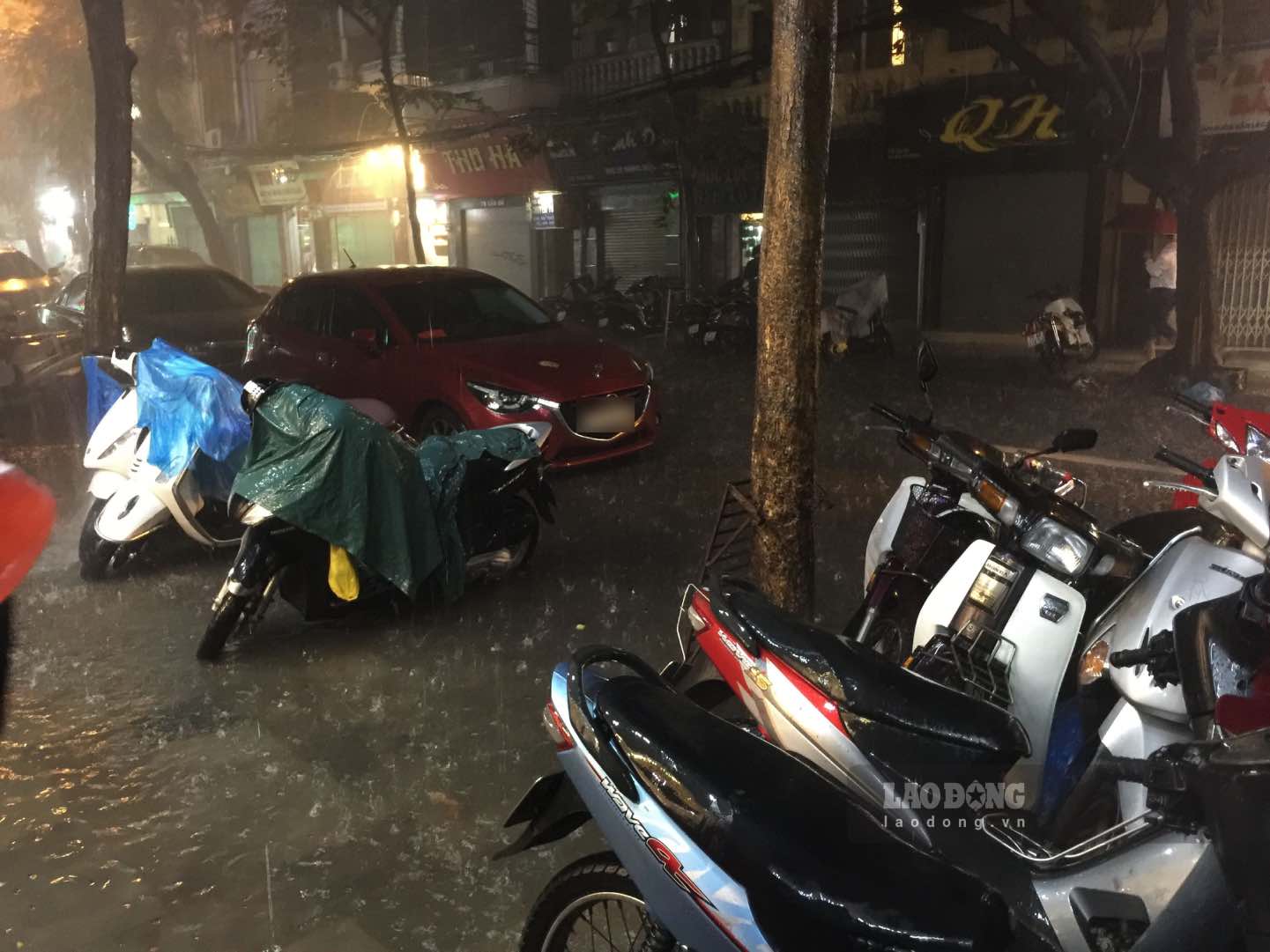 Hanoi proactively takes measures to ensure drainage and prevent flooding due to heavy rain. Photo: Hoai Anh