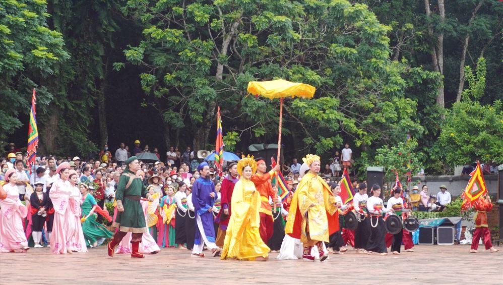 Hằng năm, Lễ hội Lam Kinh thu hút hàng nghìn người tham gia. Ảnh: Xuân Hùng