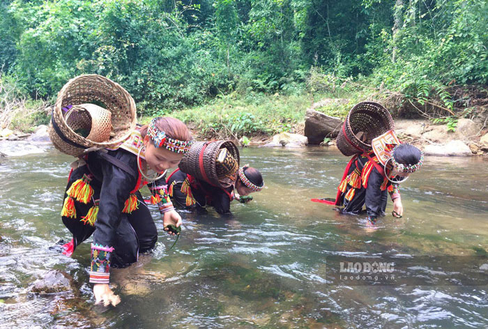 Cuộc sống thường ngày của những phụ nữ dân tộc thiểu số.