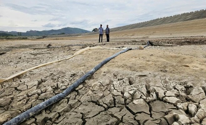 El Nino increases the risk of drought, many reservoirs in Quang Ngai serving irrigation for crops have dried up due to prolonged heat. Photo: Y Thu