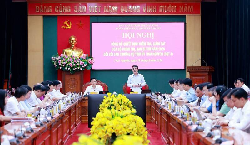 Conference to announce decisions and deploy the 3rd inspection and supervision plan for the Standing Committee of Thai Nguyen Provincial Party Committee. Photo: Thai Nguyen Electronic Information Portal
