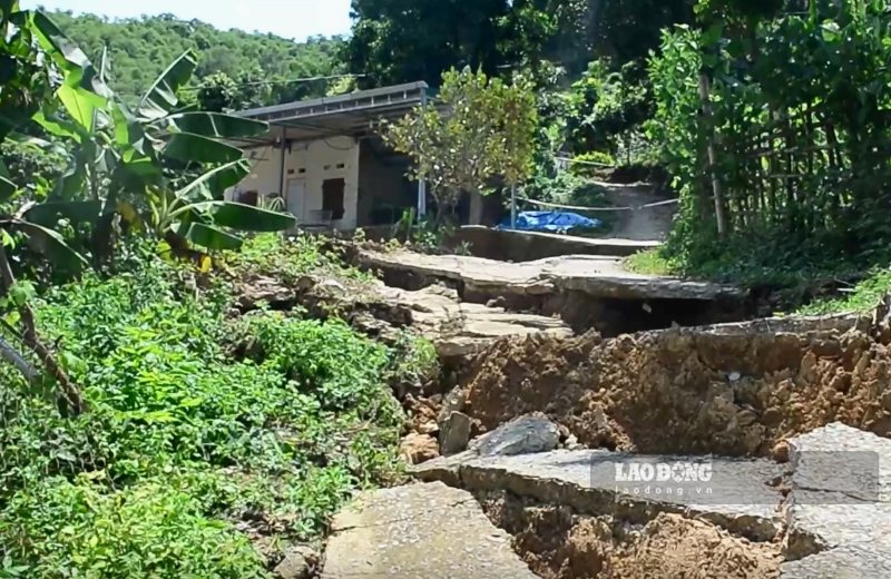 Thanh Hoa province announces emergency landslide situation in Quan Son commune. Photo: Minh Hoang