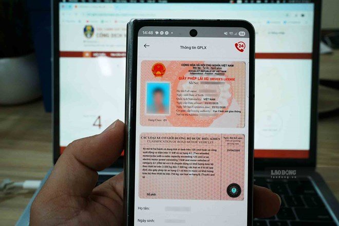 Driving license is one of the essential documents and information of citizens integrated and updated on VNeID. Photo: Song Huu