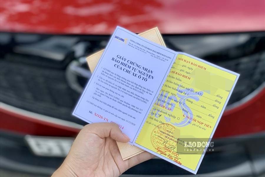 Many car owners are surprised when repairing after a collision still have to pay extra money even though they have purchased body insurance before. Photo: Khanh Linh