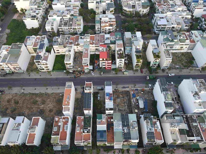 Khanh Hoa promulgates new regulations on land allocation and land lease for small, narrow, interspersed land plots managed by the State. Photo: Huu Long