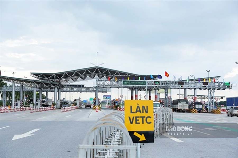 VETC wallet maintenance fee causes car owners to argue on social networks. Photo: Dang Tien