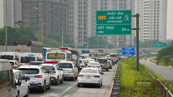 Hanoi regulates traffic during National Day September 2nd. Photo: Huu Chanh