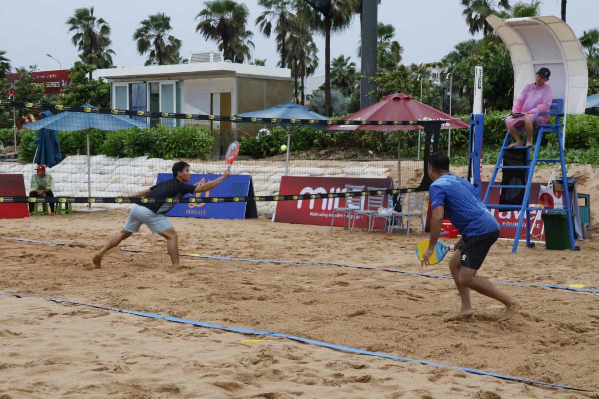 The national beach tennis championship returns after a 2-year absence, attracting many players to participate. Photo: VTF