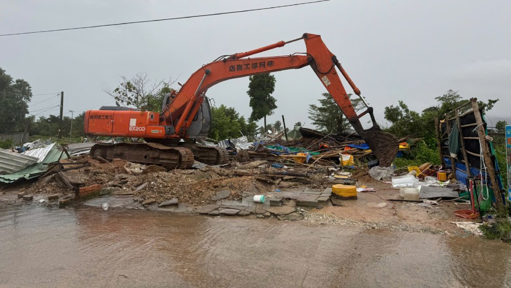 Cưỡng chế tại Bãi Thơm. Ảnh: Ảnh: Hoàng Dung/Trung tâm dịch vụ tổng hợp đặc khu Phú Quốc