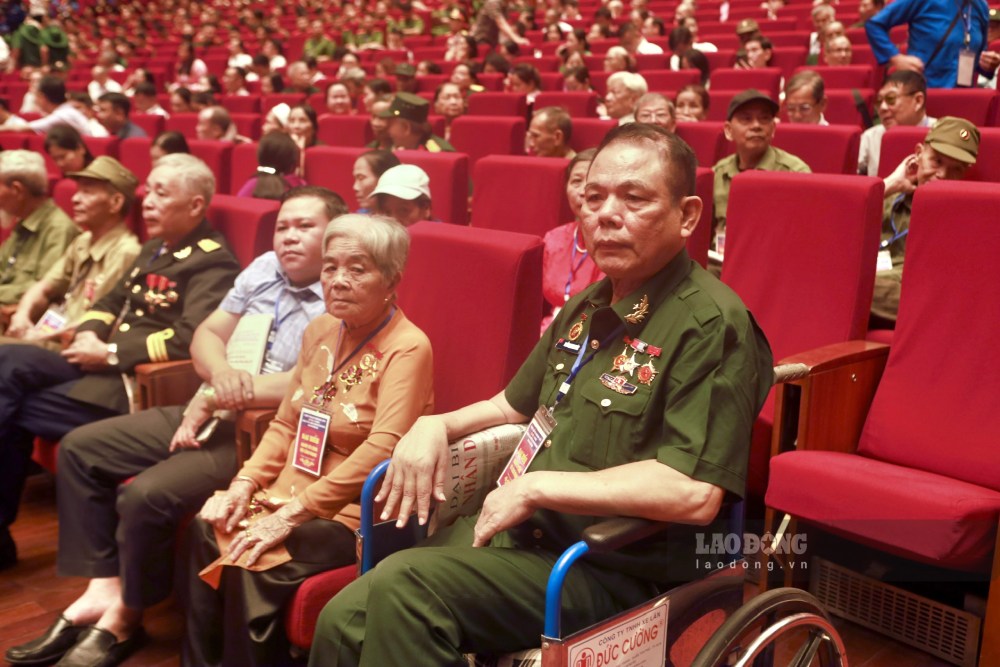 The standard level of preferential allowance for people with meritorious services to the revolution is 3,012,000 VND. Photo: Pham Dong