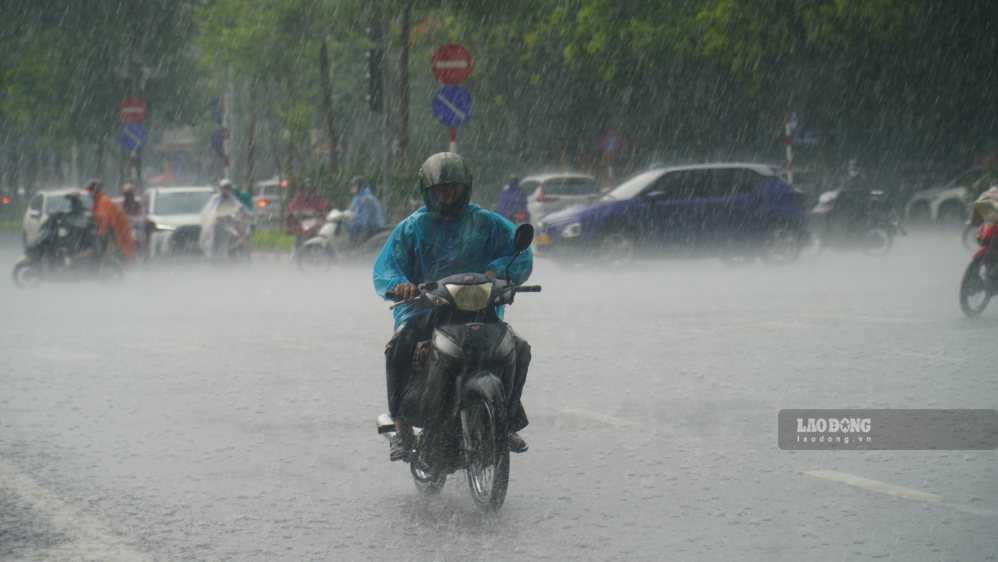Weather forecast today August 22nd: Northern region continues to have heavy rain. Photo: Minh Chinh