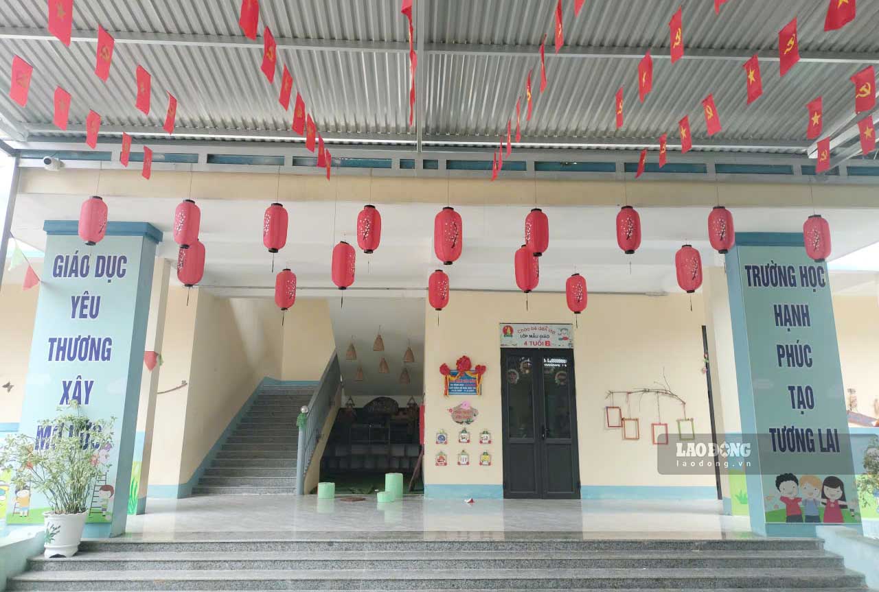 Trang trí trước các lớp học. Ảnh: Trần Tuấn