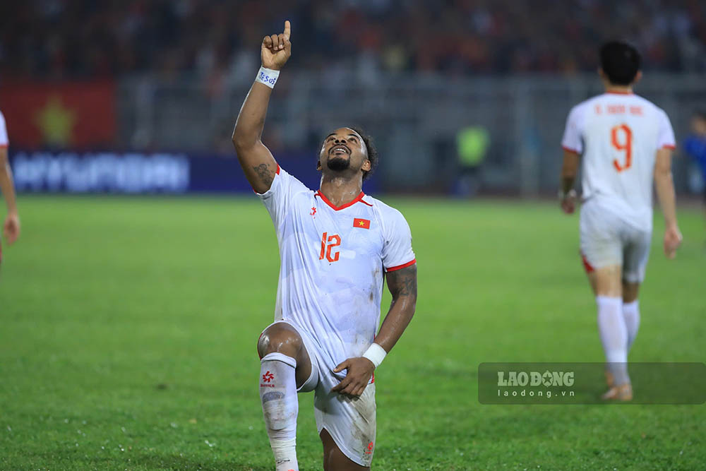 Xuân Son ghi bàn mở tỉ số trong chiến thắng 2-0 của tuyển Việt Nam trước Malaysia ở lượt đi. Ảnh: Minh Dân