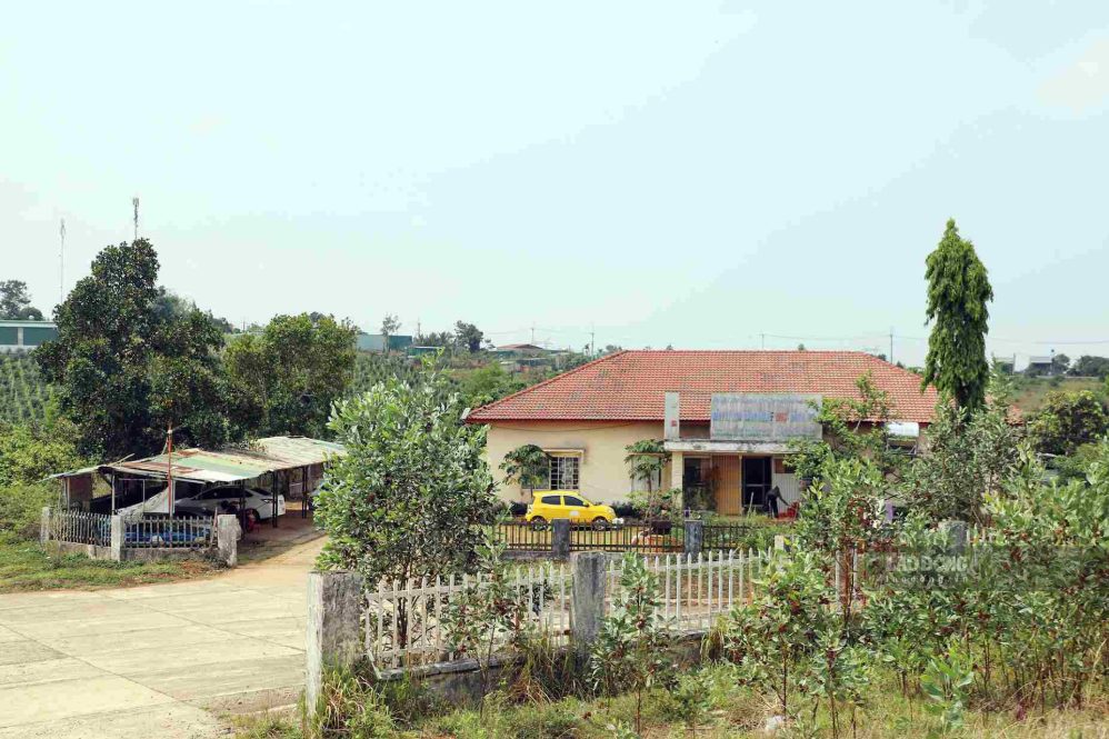 The BMC - Dak Nong Industrial - Handicraft Cluster project invested by BMC Company is still unfinished, infrastructure is degraded. Meanwhile, BMC's financial picture is quite bleak, with a debt of more than 4,400 billion VND. Photo: Phuc Khanh