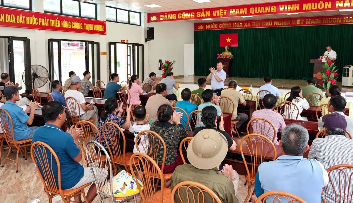 Viet Hai people agree to switch vehicles and promote green traffic. Photo: Cat Hai Special Economic Zone e-Portal, Hai Phong