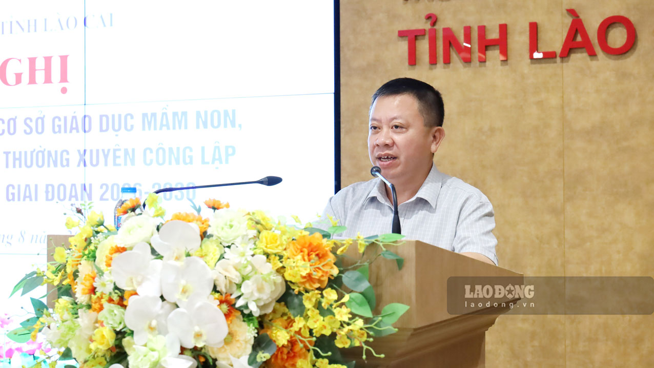 Lãnh đạo Sở Nội vụ phát biểu tại hội nghị.
