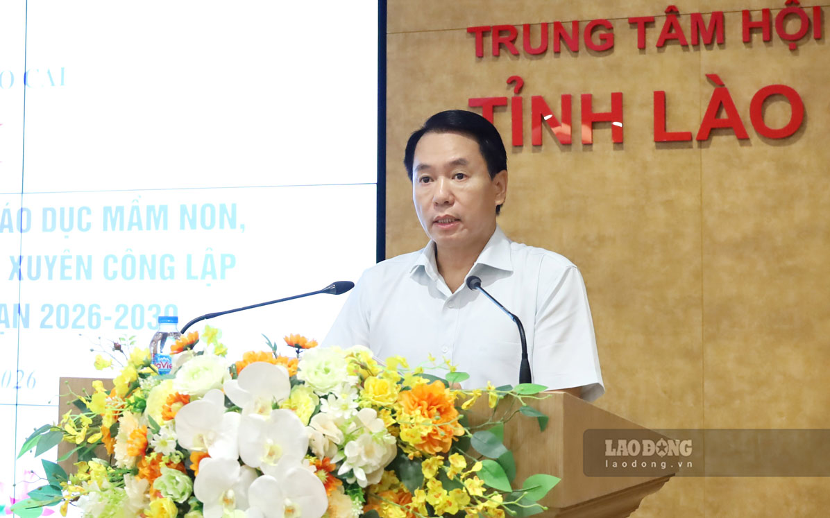 Lãnh đạo Sở Giáo dục và Đào tạo phát biểu tại hội nghị.