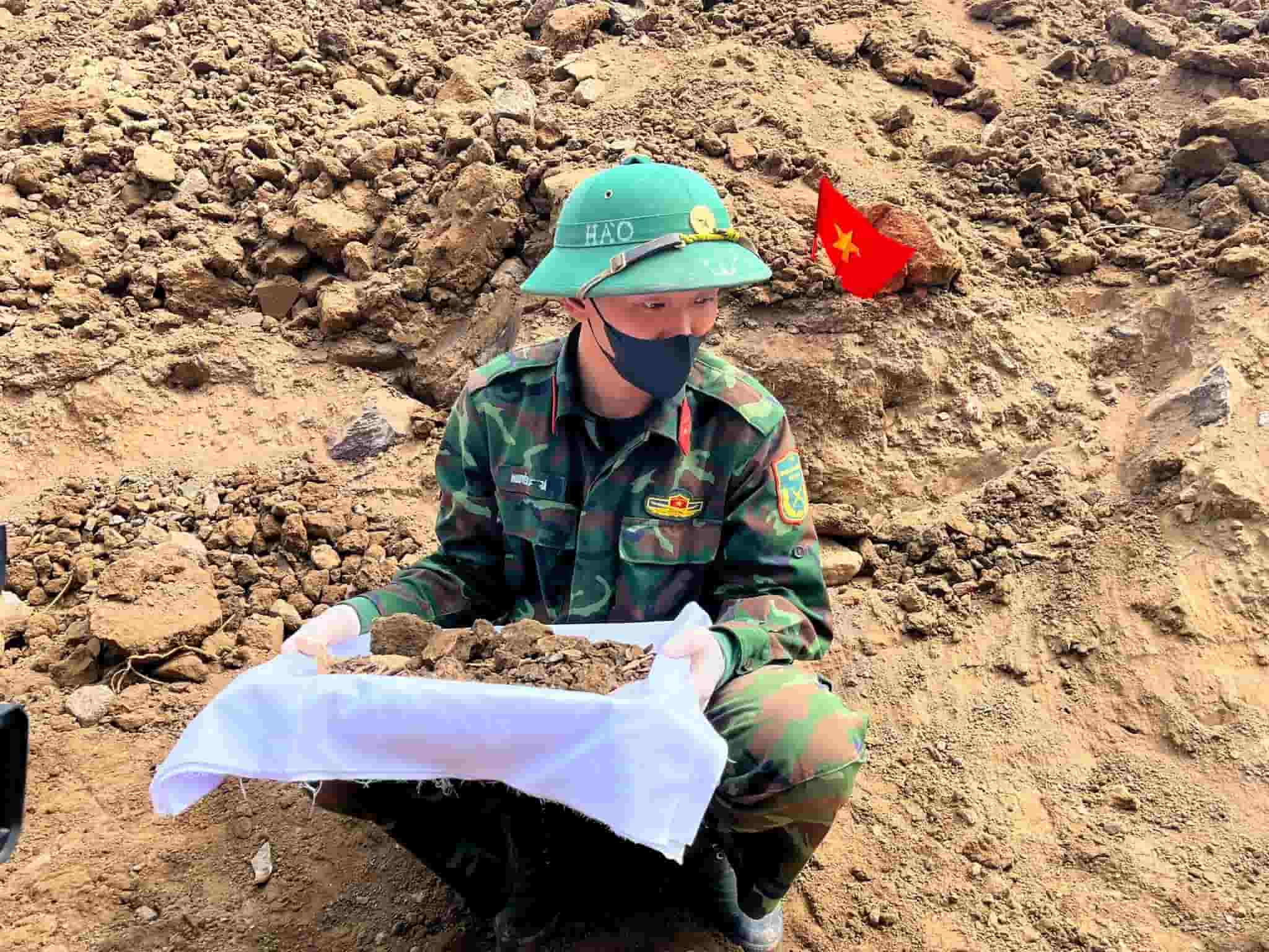 Functional agencies surveyed Dien Khanh Ancient Citadel and discovered 5 locations with traces of martyrs' remains. Photo: Van Coc