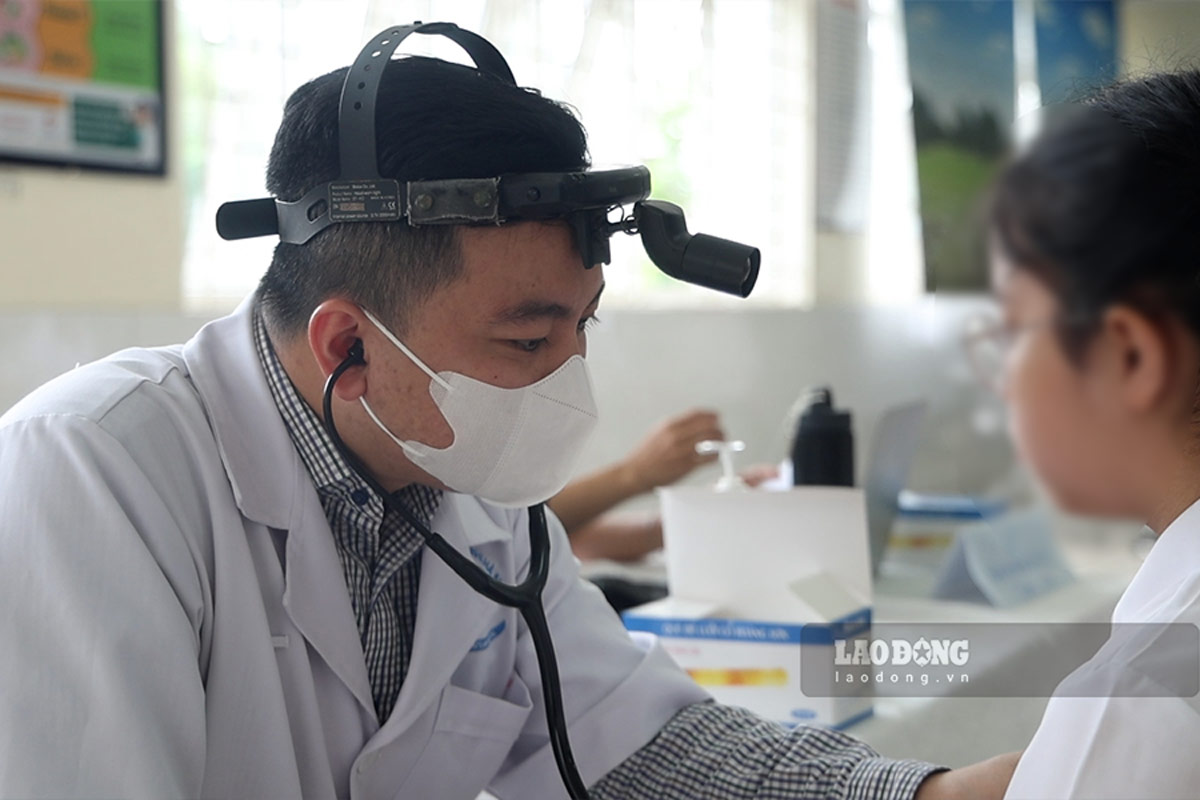 Before the new school year, Hanoi students are given free health check-ups