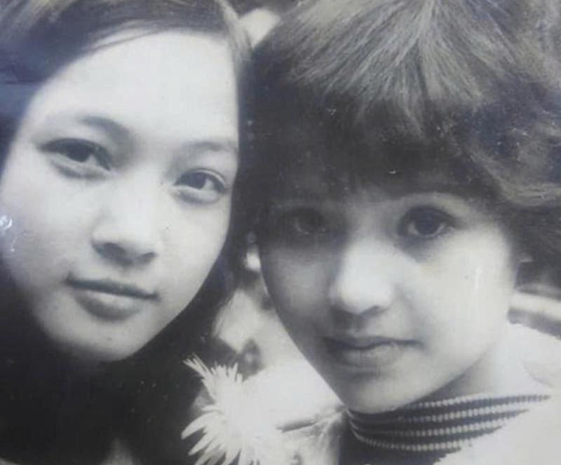 Younger photo of People's Artist Le Khanh and People's Artist Lan Huong. Photo: NVCC
