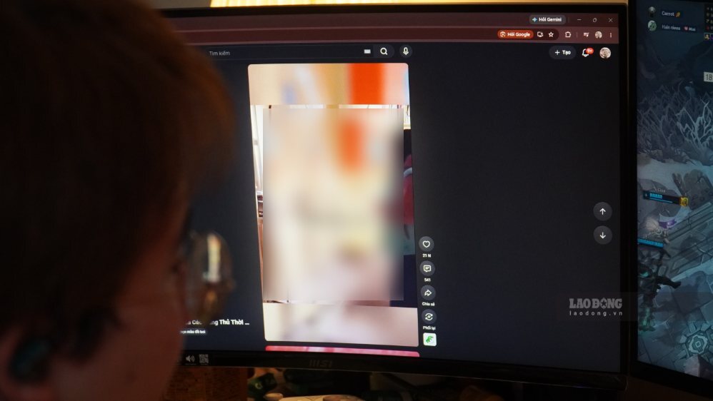 Bạn Châu thường dành nhiều thời gian xem và nghe video ngắn trong lúc làm việc, chơi game. Ảnh: Minh Vũ