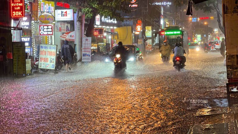 Thunderstorms continue to appear in the South. Photo: Thai Bao