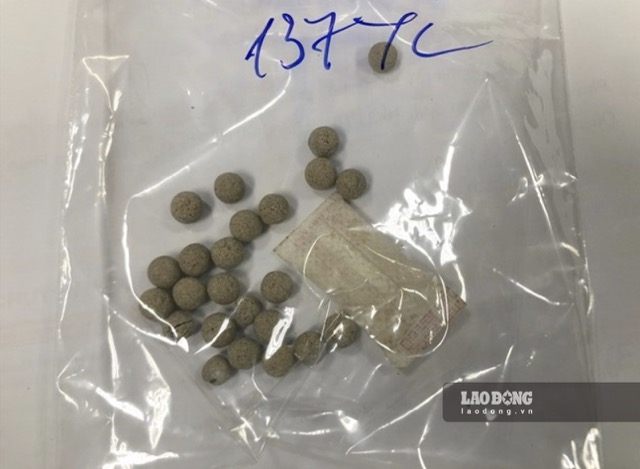 Dangers when using traditional medicine of unknown origin. Photo: Thanh Duong
