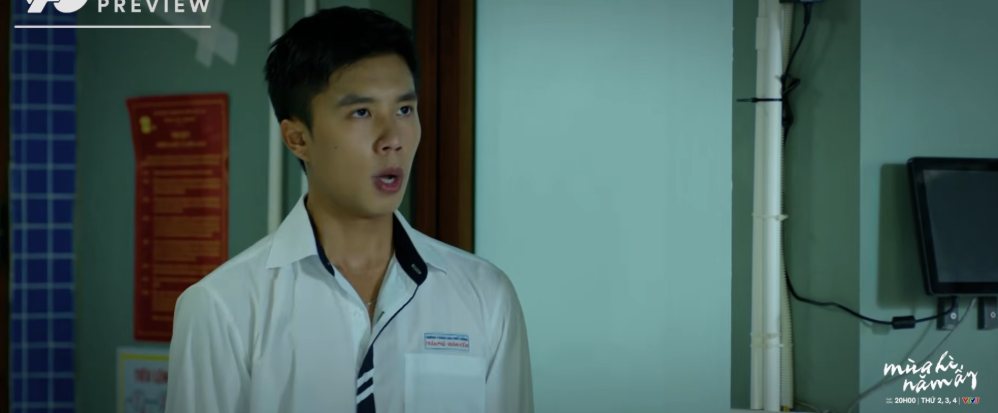 Khánh chứng kiến cảnh Tùng tỏ tình với Phương trong tập 7 phim “Mùa hè năm ấy“. Ảnh: VFC