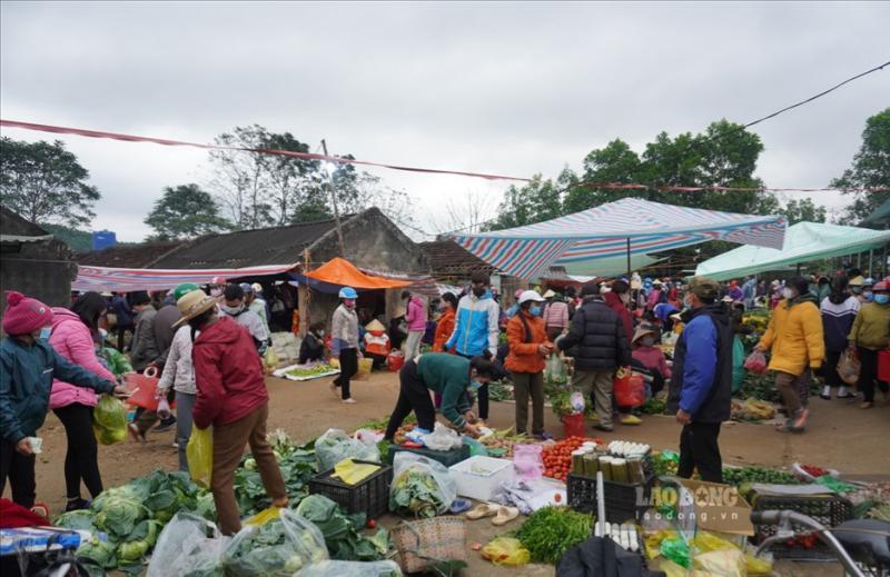 Thanh Hoa pays attention to bringing goods to highland and rural markets to promote consumption. Photo: Quach Du