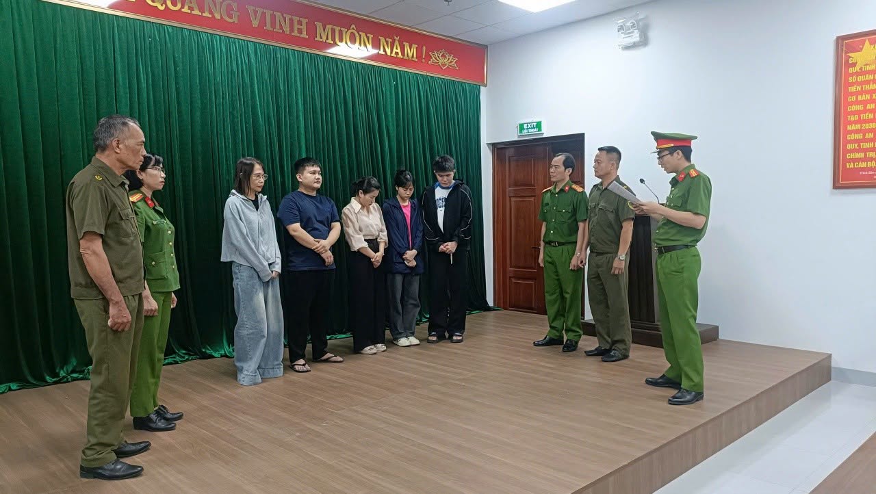 Công an tỉnh Bắc Ninh đã ra Quyết định khởi tố vụ án hình sự, Quyết định khởi tố bị can, Lệnh bắt bị can để tạm giam đối với 5 bị can về tội lừa dối khách hàng. Ảnh: Công an tỉnh Bắc Ninh