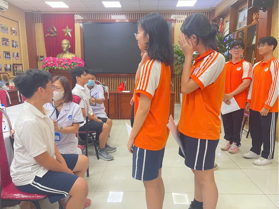 Hàng nghìn học sinh Cầu Giấy được kiểm tra sức khỏe toàn diện miễn phí. Ảnh: Trạm Y tế phường Cầu Giấy cung cấp