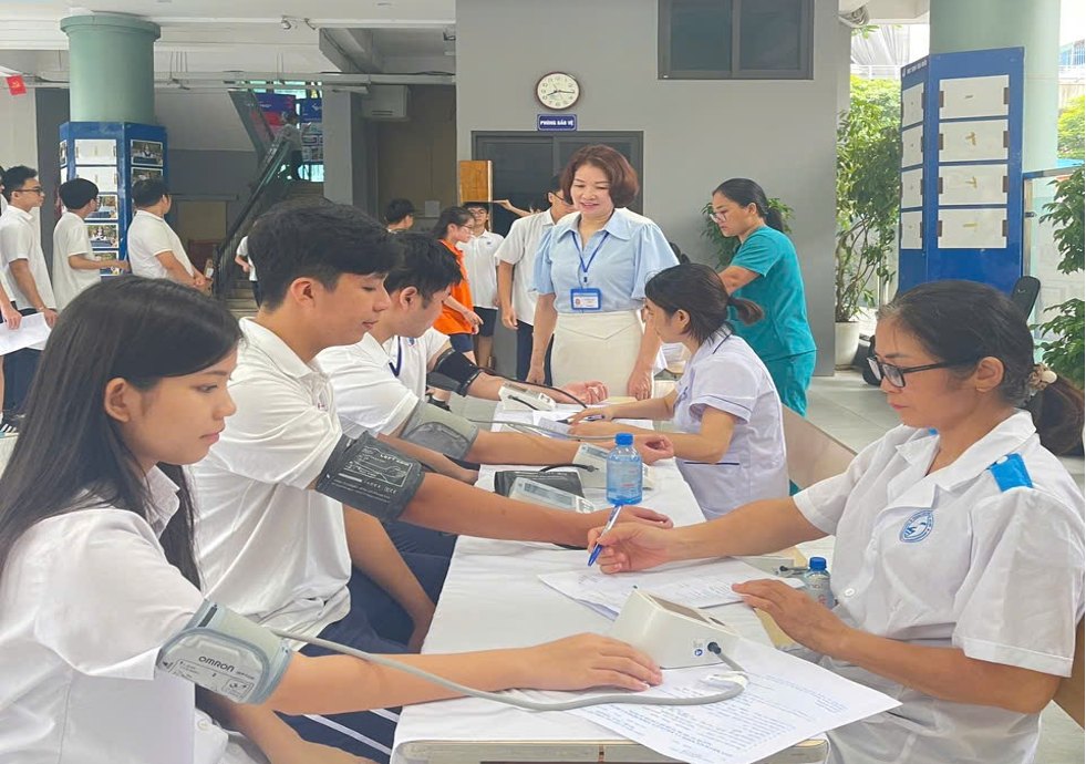 Free health check-ups for thousands of Cau Giay students, 100% of data digitized. Photo: Provided by Cau Giay Ward Health Station
