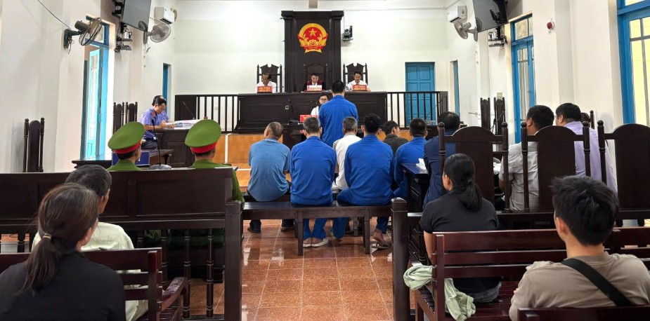 Quang cảnh phiên tòa xét xử bị cáo Bùi Văn Hữu và các đồng phạm về tội “Hủy hoại rừng”. Ảnh: VKSND tỉnh Đắk Lắk