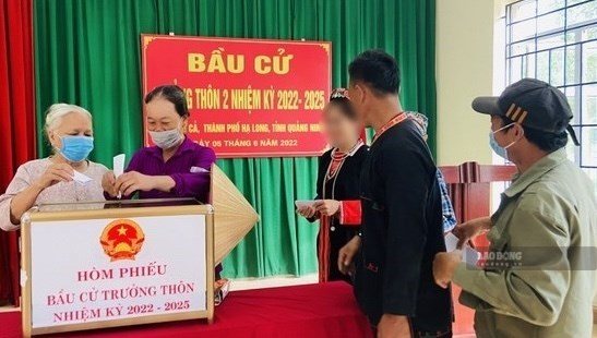 The Ministry of Home Affairs guides the new allowance fund level for non-specialized workers in villages and residential groups. Photo: Nguyen Hung