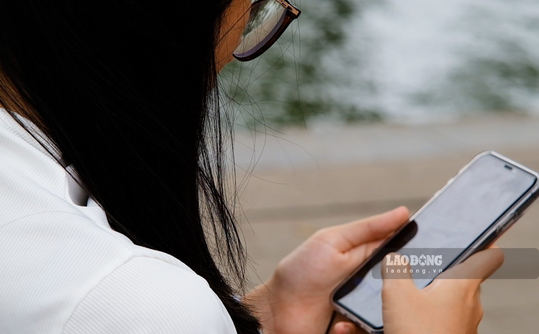 Many young people want to prepare solid finances before getting married. Photo: Han Nghien