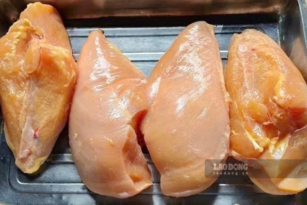 Con el objetivo de perder peso y reducir la grasa visceral, el pechuga de pollo sin piel suele ser una opción adecuada. Foto: Quang Minh.