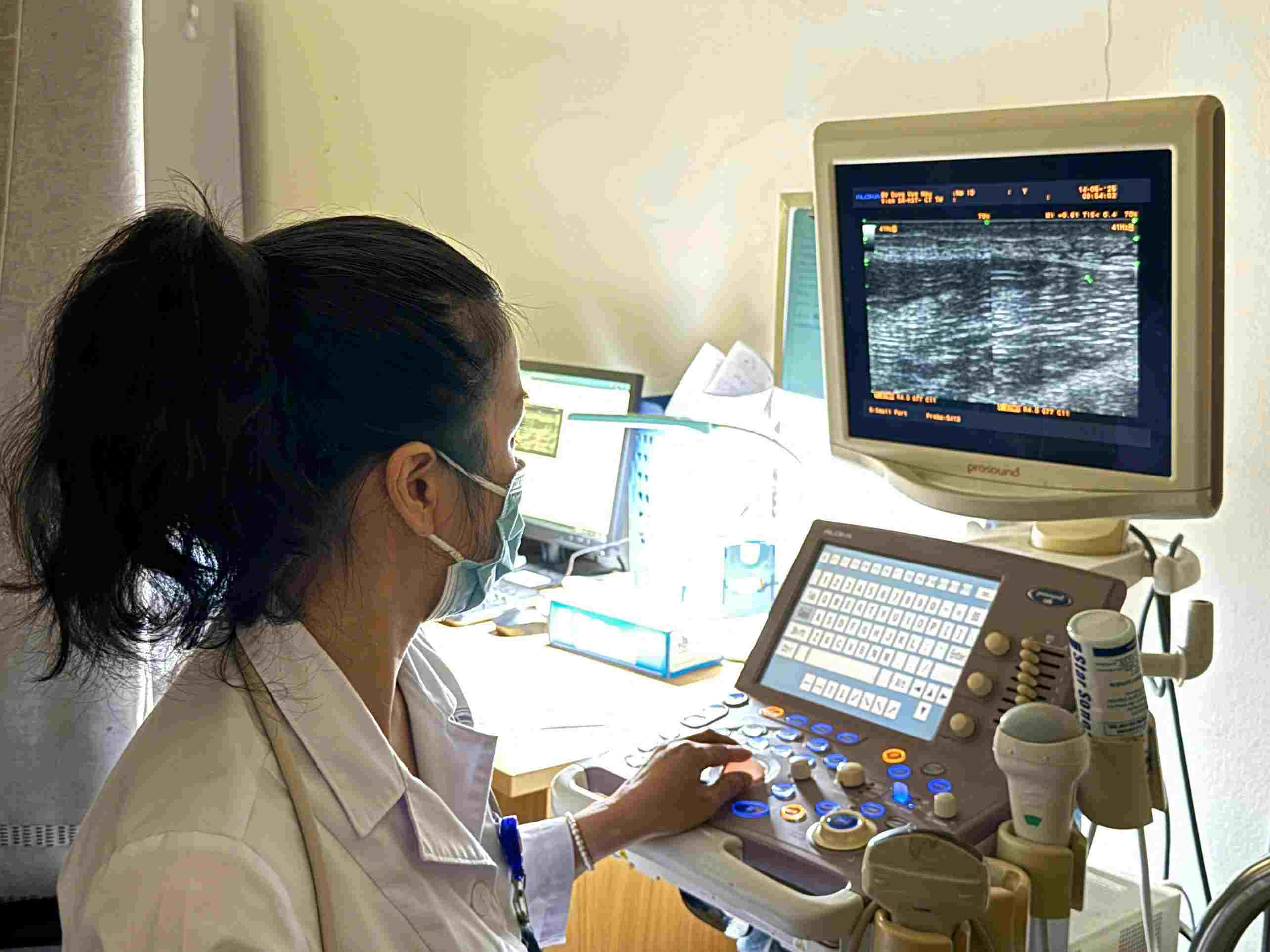 Hiện chưa có xét nghiệm phát hiện bệnh trước khi giun chui ra. Ảnh: BVCC