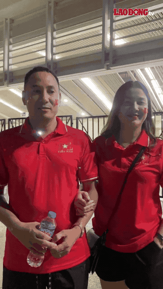 Cổ động viên mong muốn tuyển Việt Nam vào chung kết ASEAN Cup 2026. Ảnh: Huyền Linh