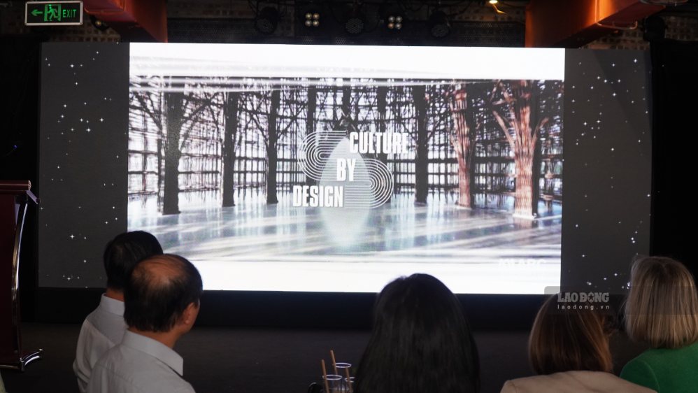 Chương trình chiếu hình ảnh của “Culture by Design” quay tại Việt Nam. Ảnh: Ngọc Anh