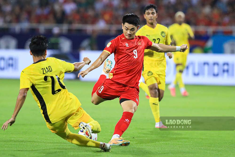 Dinh Bac had a memorable birthday when he and the Vietnamese team won tickets to the ASEAN Cup 2026 final. Photo: Minh Dan