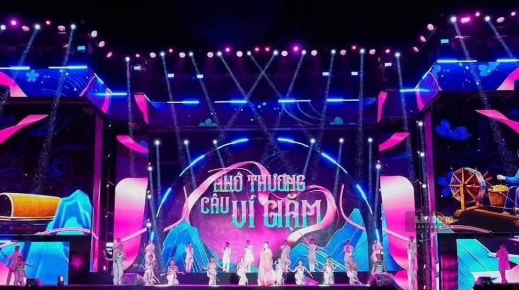 Một tiết mục trong chương trình nghệ thuật “Nghệ An - nơi ánh dương bừng sáng”. Ảnh: Duy Chương