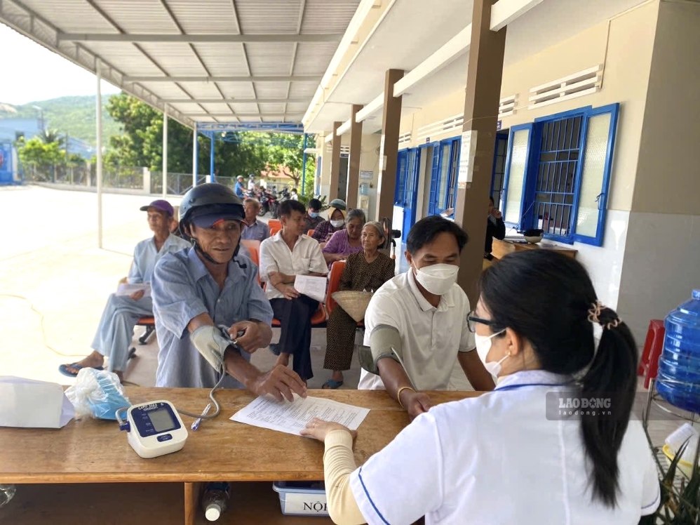 People come for medical examination and treatment at grassroots health facilities in Lam Dong. Photo: Duy Tuan