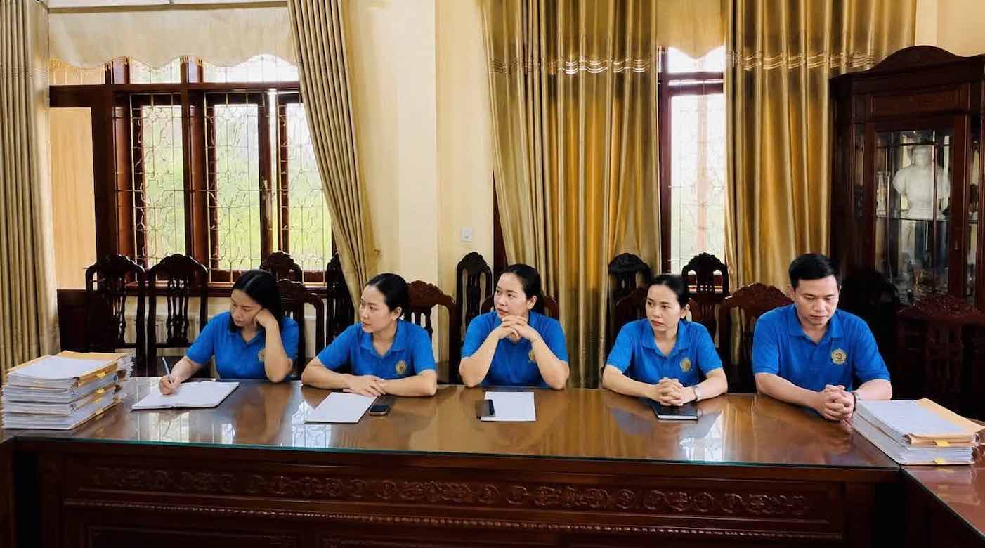 Thai Hoa Ward Trade Union organizes inspections of compliance with the Charter of the Vietnam Trade Union, financial management and professional training for grassroots trade unions. Photo: Nghe An Trade Union
