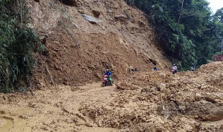 Prolonged heavy rain causes landslides in communes in western Lao Cai province. Photo: A Lu