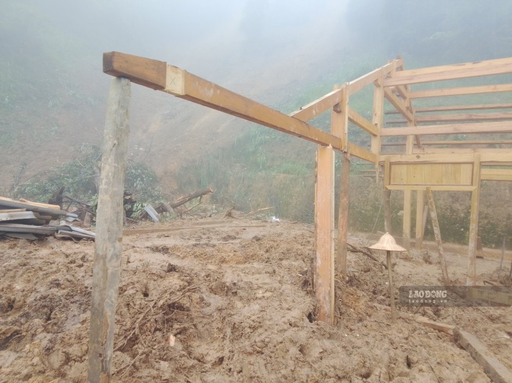 Nhiều nhà dân bị hư hỏng, thiệt hại hoàn toàn do thiên tai