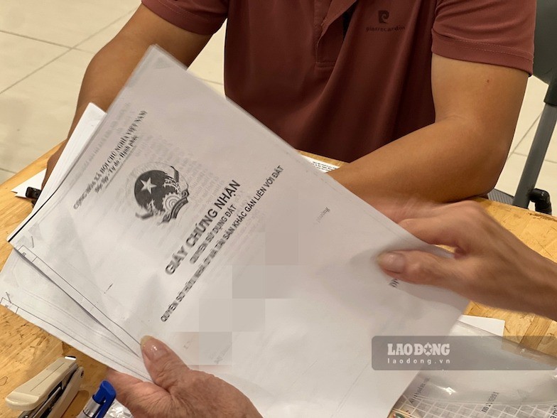 Muchas parcelas de tierra agrícola tienen dificultades para limpiar los datos debido a la transferencia a través de muchas generaciones de propietarios. Foto: Anh Tuan